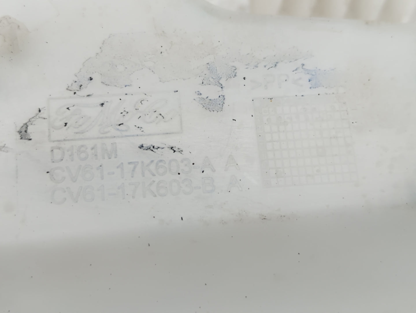 2012-2018 Ford Focus Windshield Washer Fluid Reservoir Bottle Oem - Oemusedautoparts1.com
