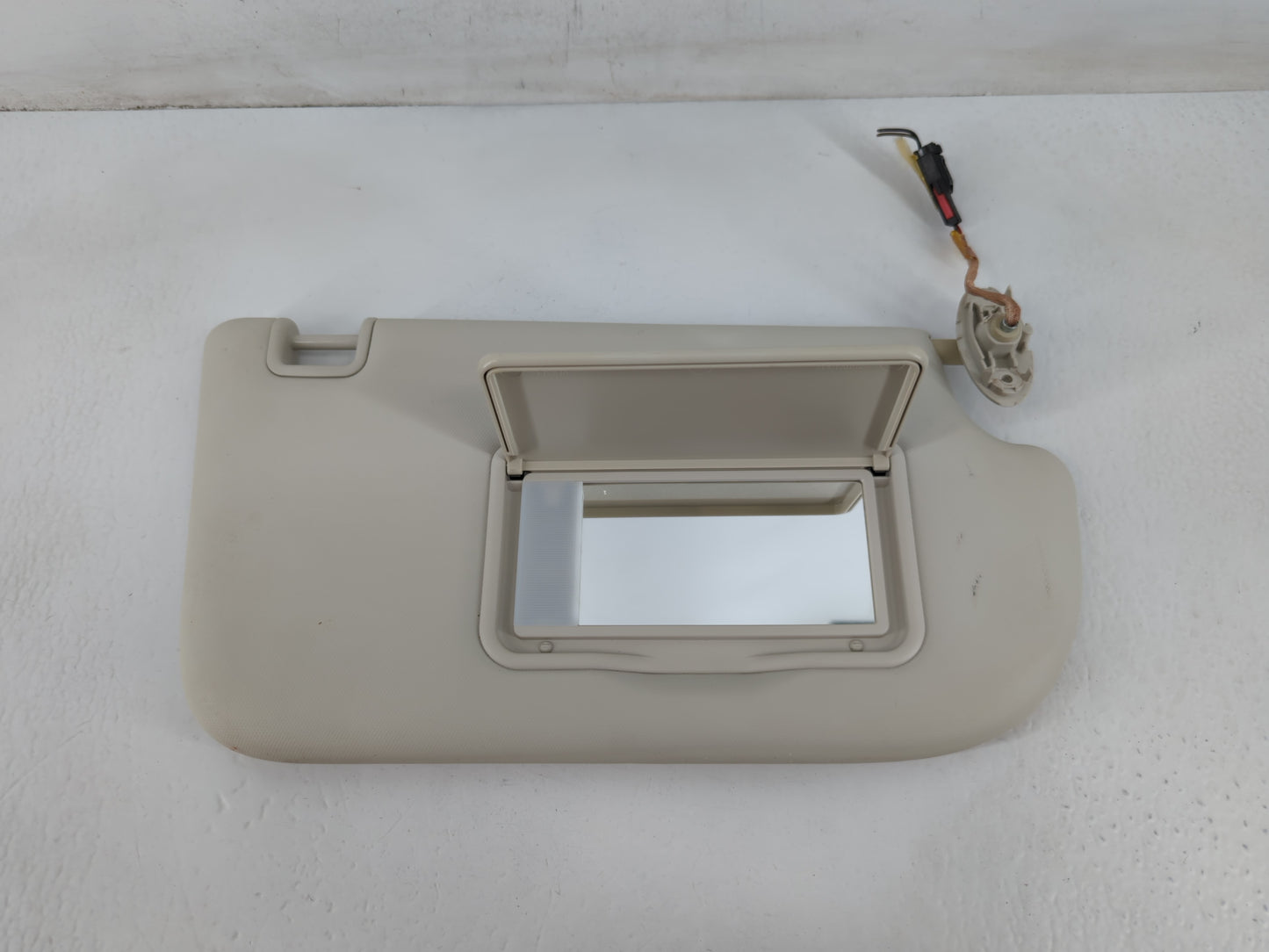 2013-2018 Ford Focus Sun Visor Shade Replacement Passenger Right Mirror Fits Fits 2013 2014 2015 2016 2017 2018 OEM Used Aut