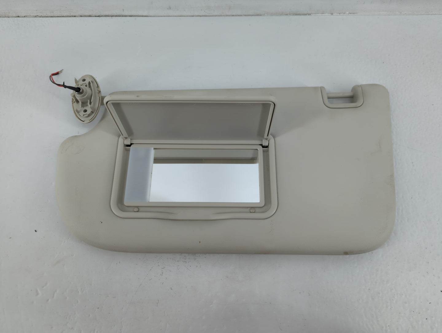 2013-2018 Ford Focus Sun Visor Shade Replacement Driver Left Mirror Fits Fits 2013 2014 2015 2016 2017 2018 OEM Used Auto Pa