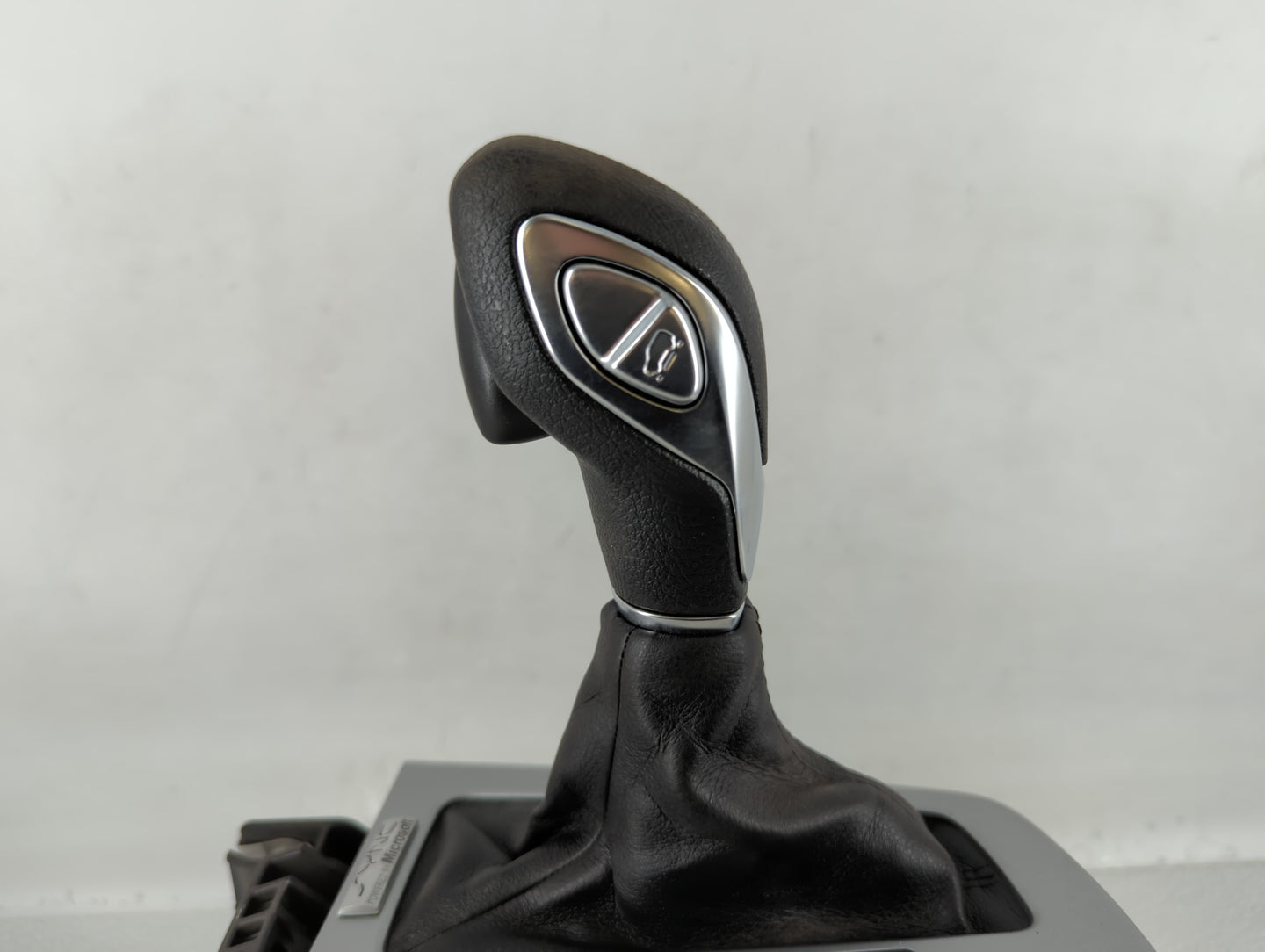 2014 Ford Focus Floor Console Assembly Shifter Black - Oemusedautoparts1.com