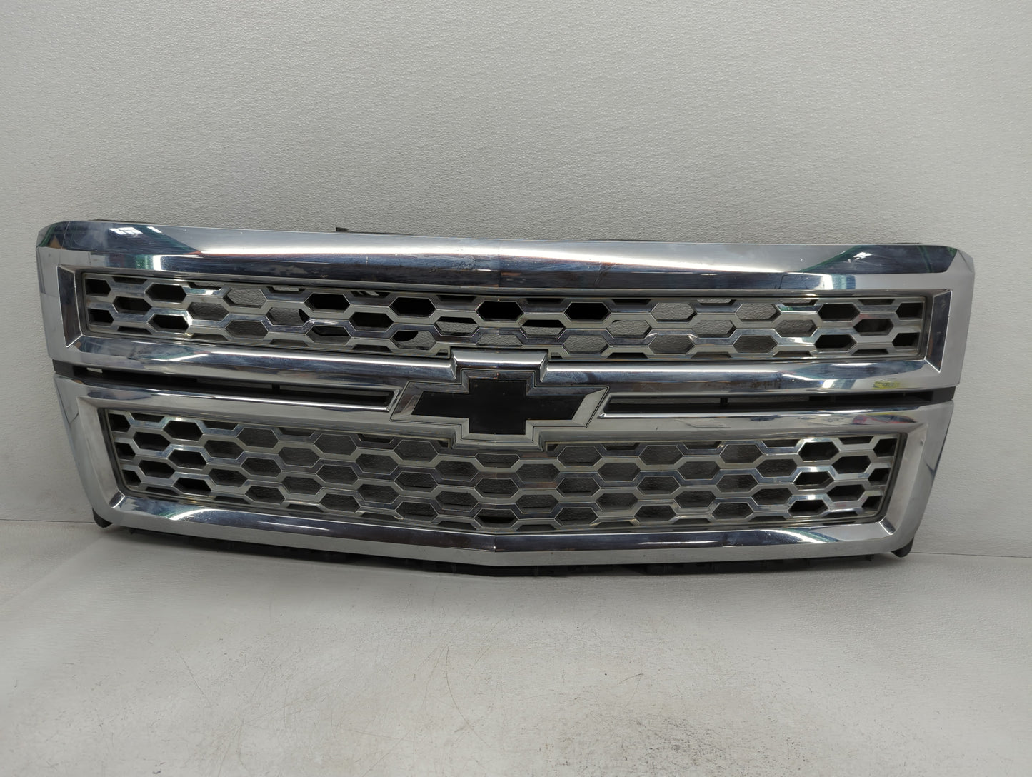2012-2014 Ford Focus Front Grille Bumper Not Included - Oemusedautoparts1.com