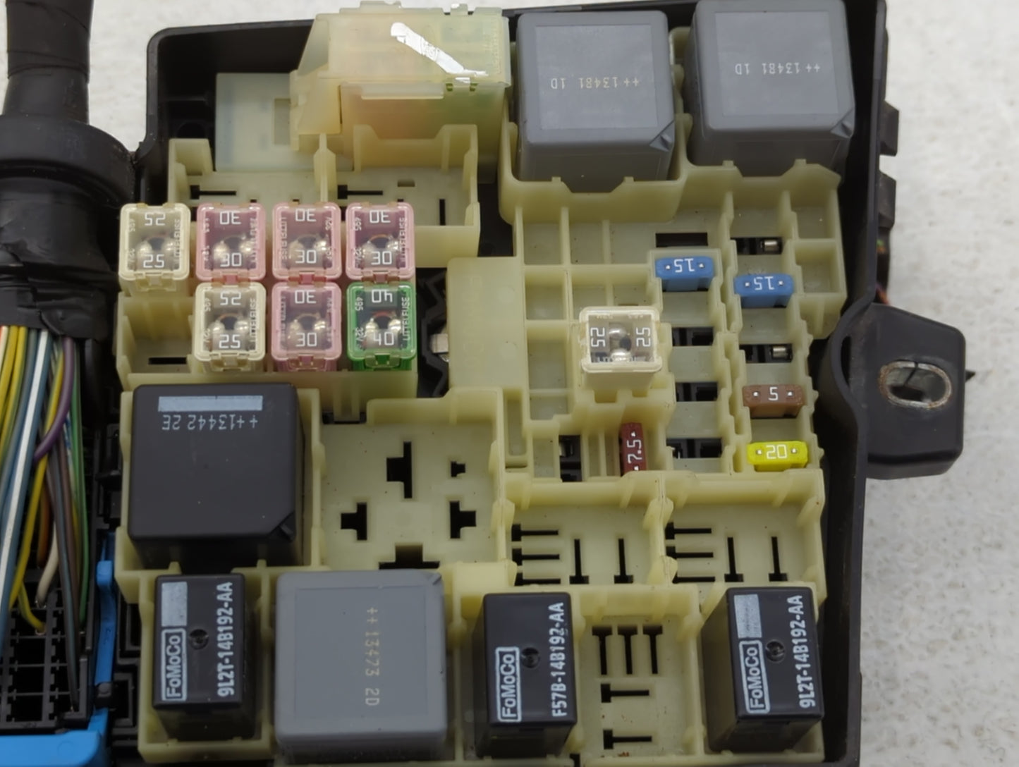 2012-2014 Ford Focus Fusebox Fuse Box Panel Relay Module P/N:E00027328 AV6T-14A142-AB Fits Fits 2012 2013 2014 OEM Used Auto