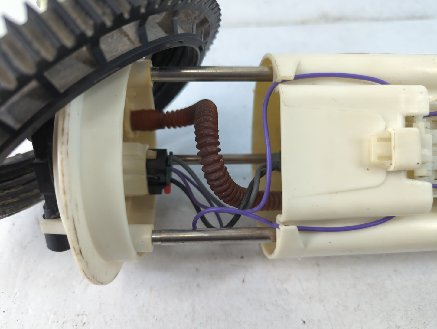 2013-2018 Ford Focus Electrical Gas Fuel Pump Assembly - Oemusedautoparts1.com