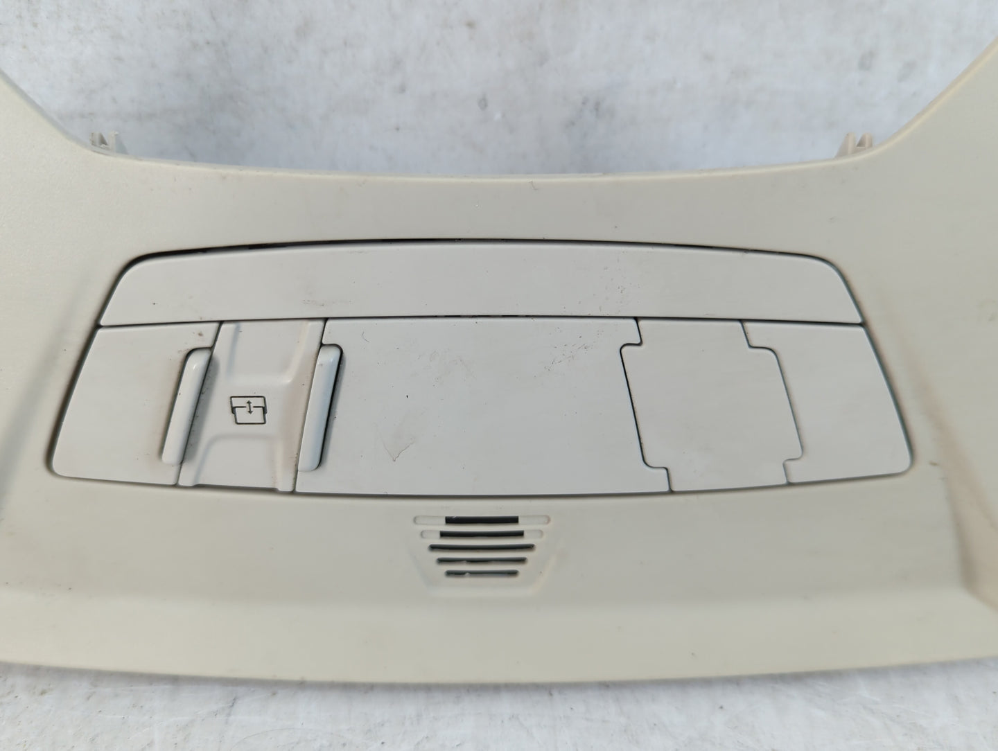 2012-2018 Ford Focus Center Floor Console P/N:156060720 Fits Fits 2012 2013 2014 2015 2016 2017 2018 OEM Used Auto Parts - O
