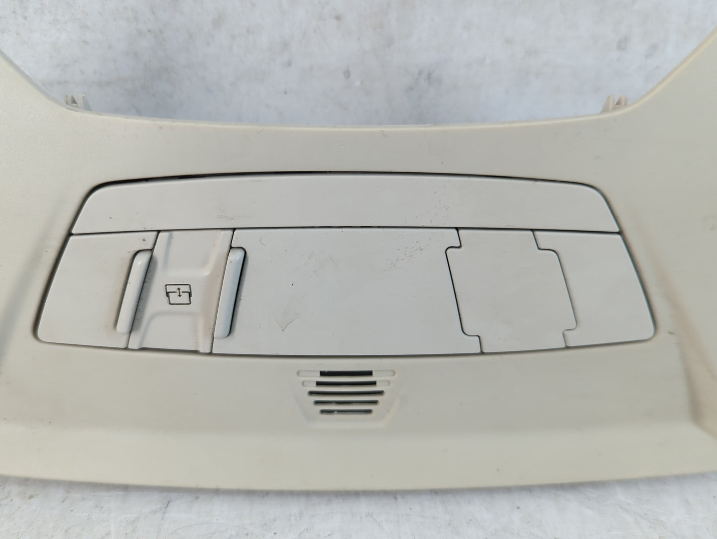 2012-2018 Ford Focus Center Floor Console P/N:156060720 Fits Fits 2012 2013 2014 2015 2016 2017 2018 OEM Used Auto Parts - O