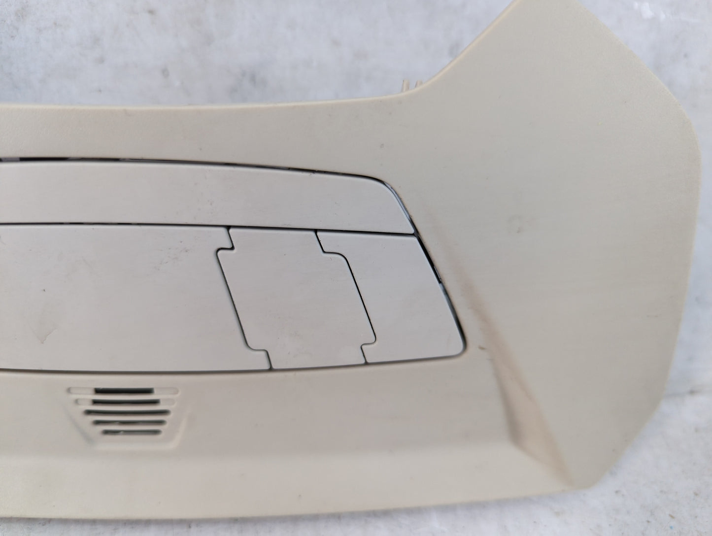 2012-2018 Ford Focus Center Floor Console P/N:156060720 Fits Fits 2012 2013 2014 2015 2016 2017 2018 OEM Used Auto Parts - O