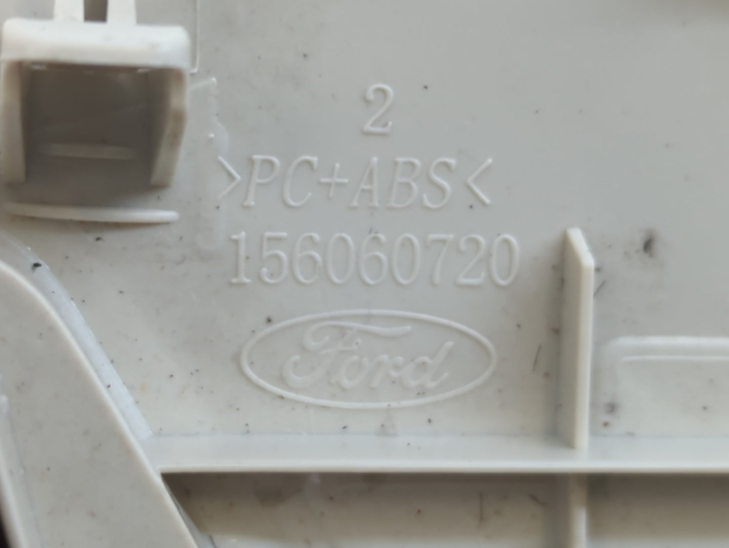 2012-2018 Ford Focus Center Floor Console P/N:156060720 Fits Fits 2012 2013 2014 2015 2016 2017 2018 OEM Used Auto Parts - O