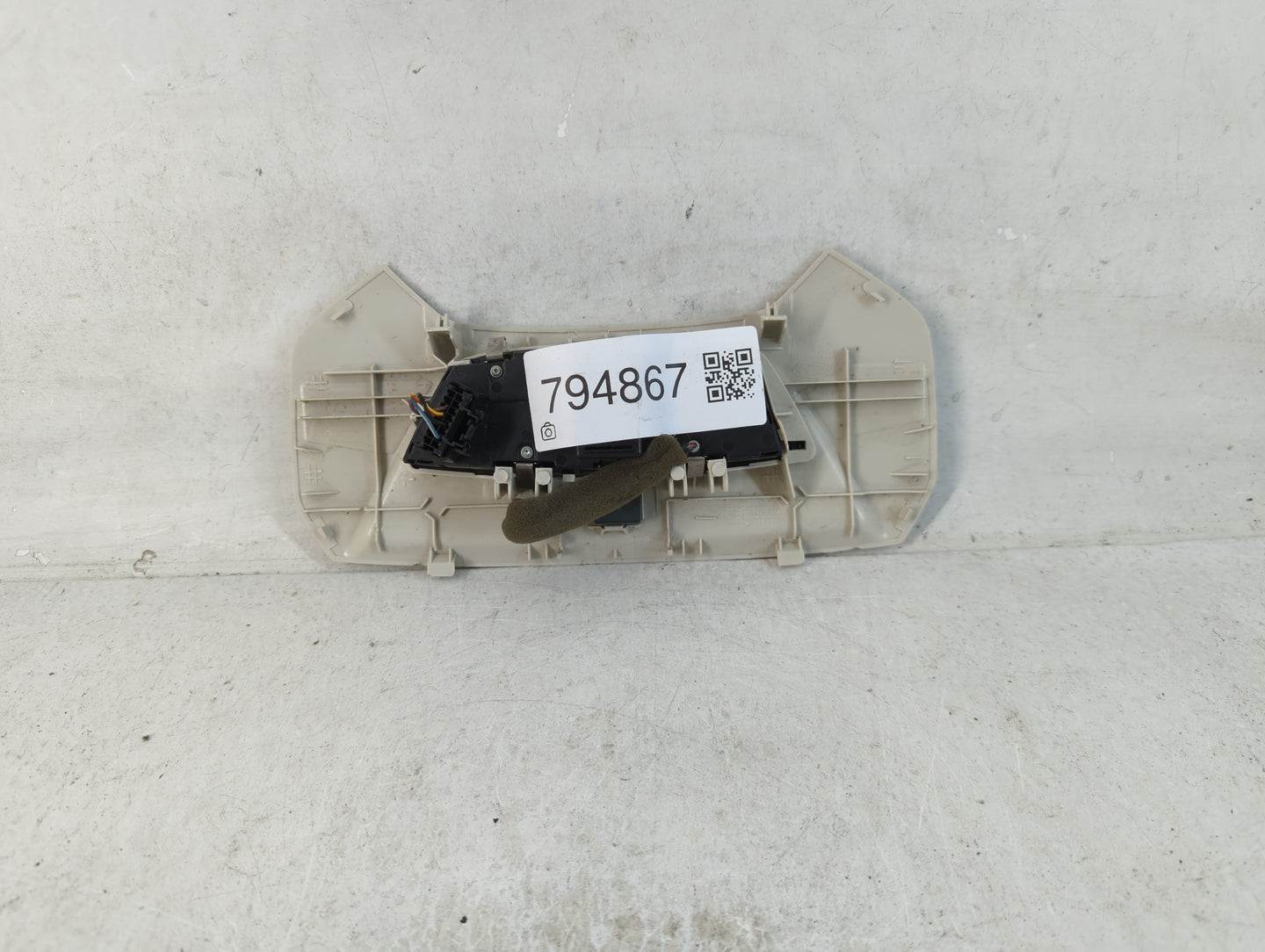 2012-2018 Ford Focus Center Floor Console P/N:156060720 Fits Fits 2012 2013 2014 2015 2016 2017 2018 OEM Used Auto Parts - O