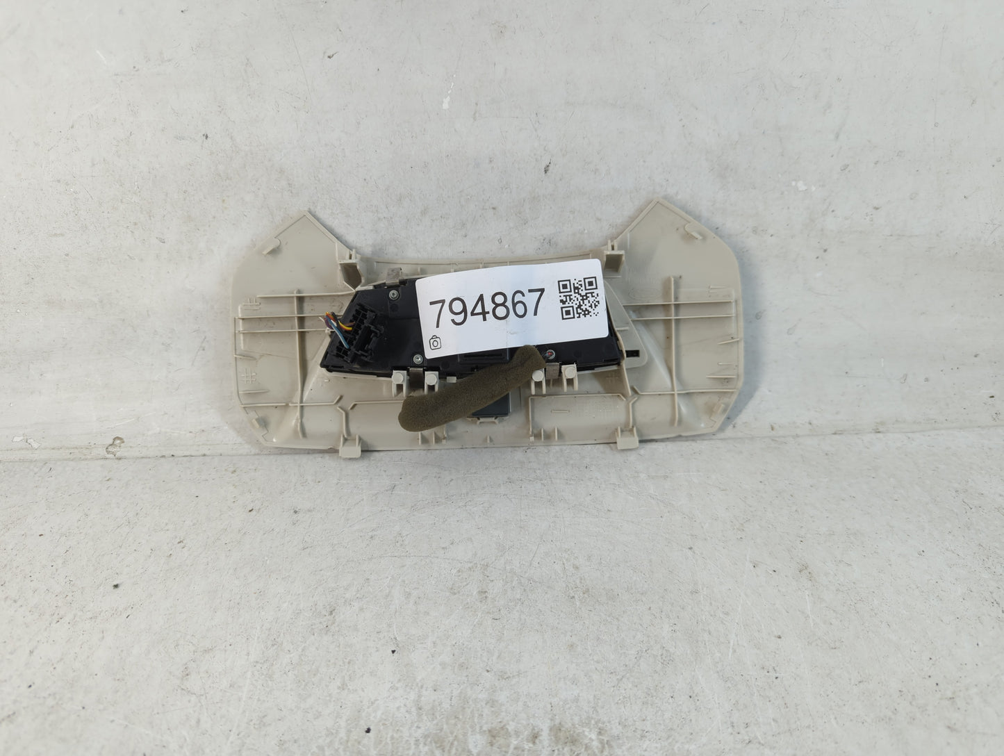 2012-2018 Ford Focus Center Floor Console P/N:156060720 Fits Fits 2012 2013 2014 2015 2016 2017 2018 OEM Used Auto Parts - O