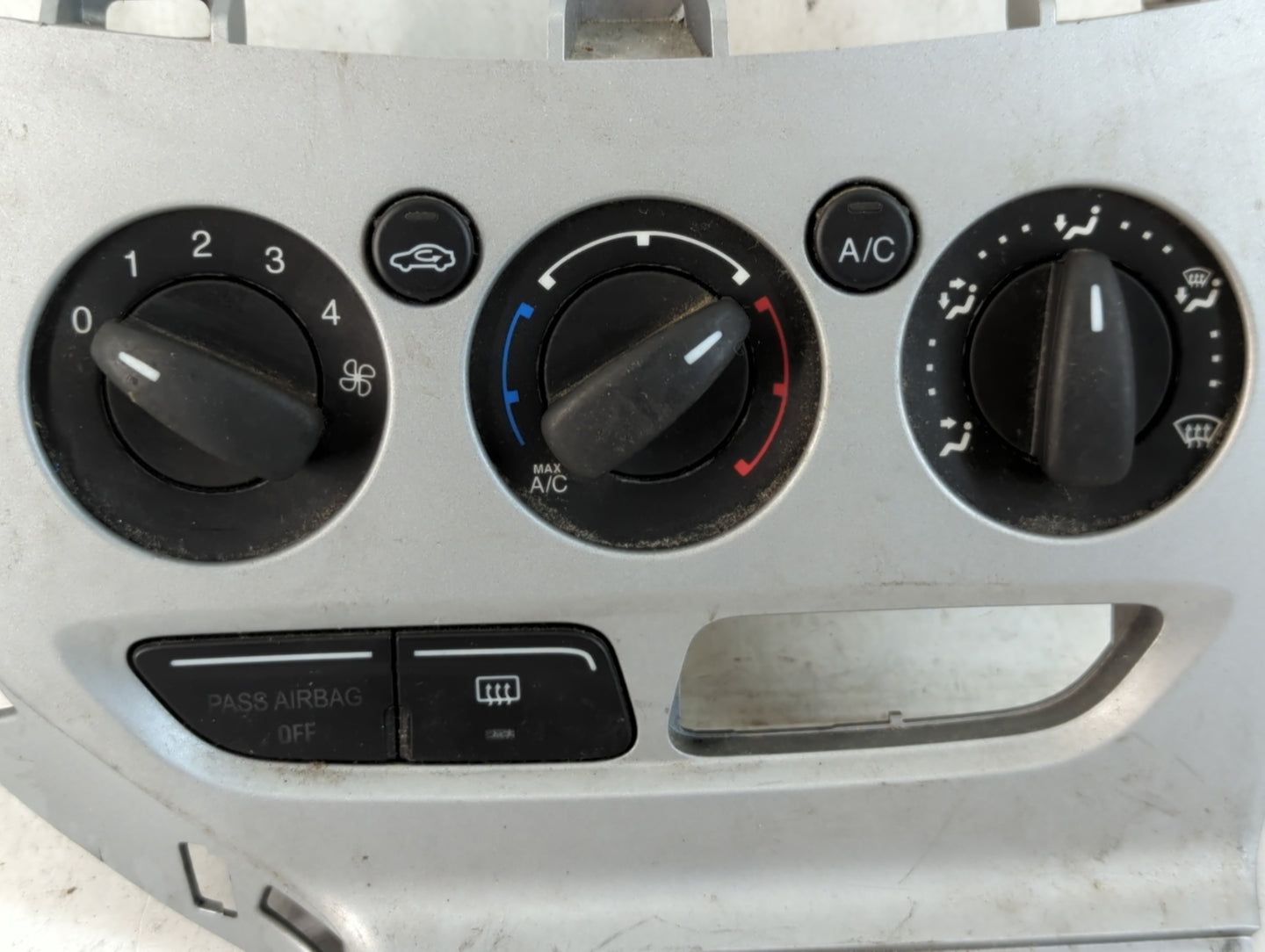 2014 Ford Focus Climate Control Module Temperature AC/Heater Replacement P/N:FD-CM5T-13080611-0527 Fits OEM Used Auto Parts 
