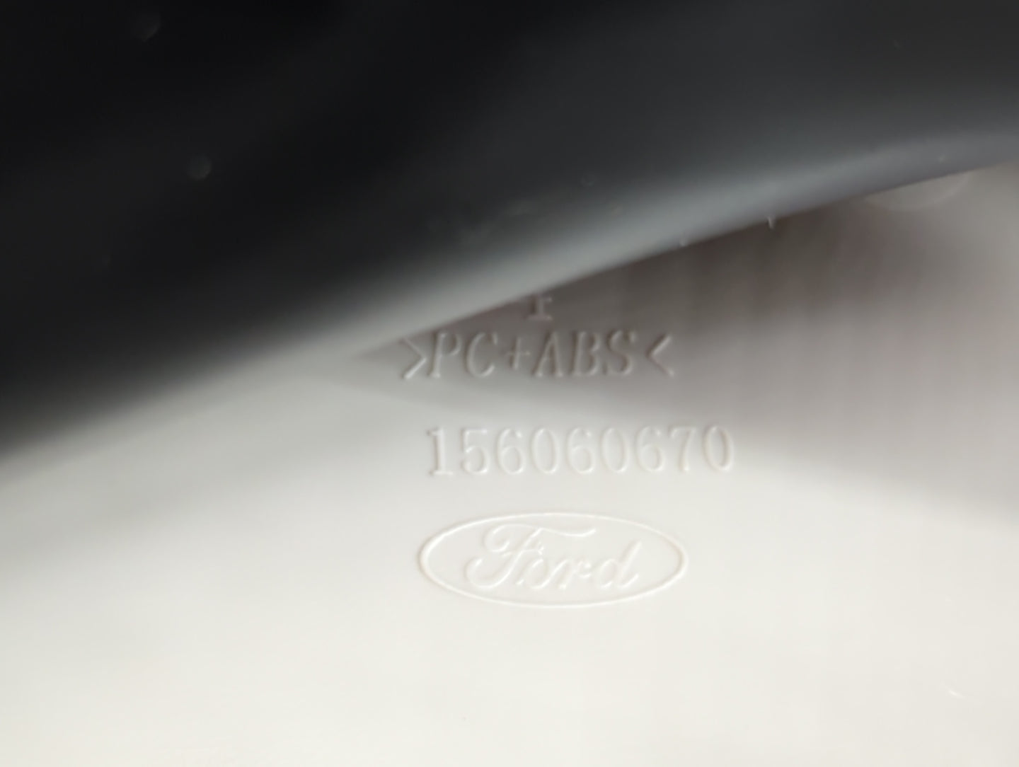 2012-2018 Ford Focus Center Console Armrest Cover Lid - Oemusedautoparts1.com