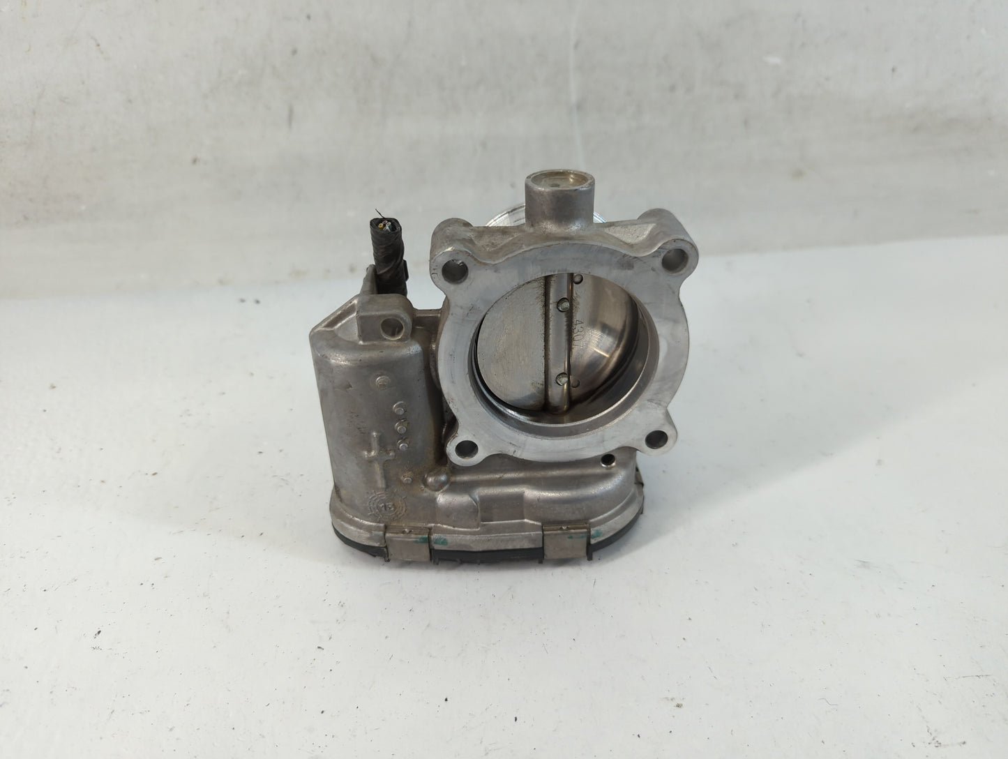 2014-2018 Ford Focus Throttle Body P/N:DS7E-9F991-BB Fits Fits 2014 2015 2016 2017 2018 2019 2020 2021 2022 OEM Used Auto Pa