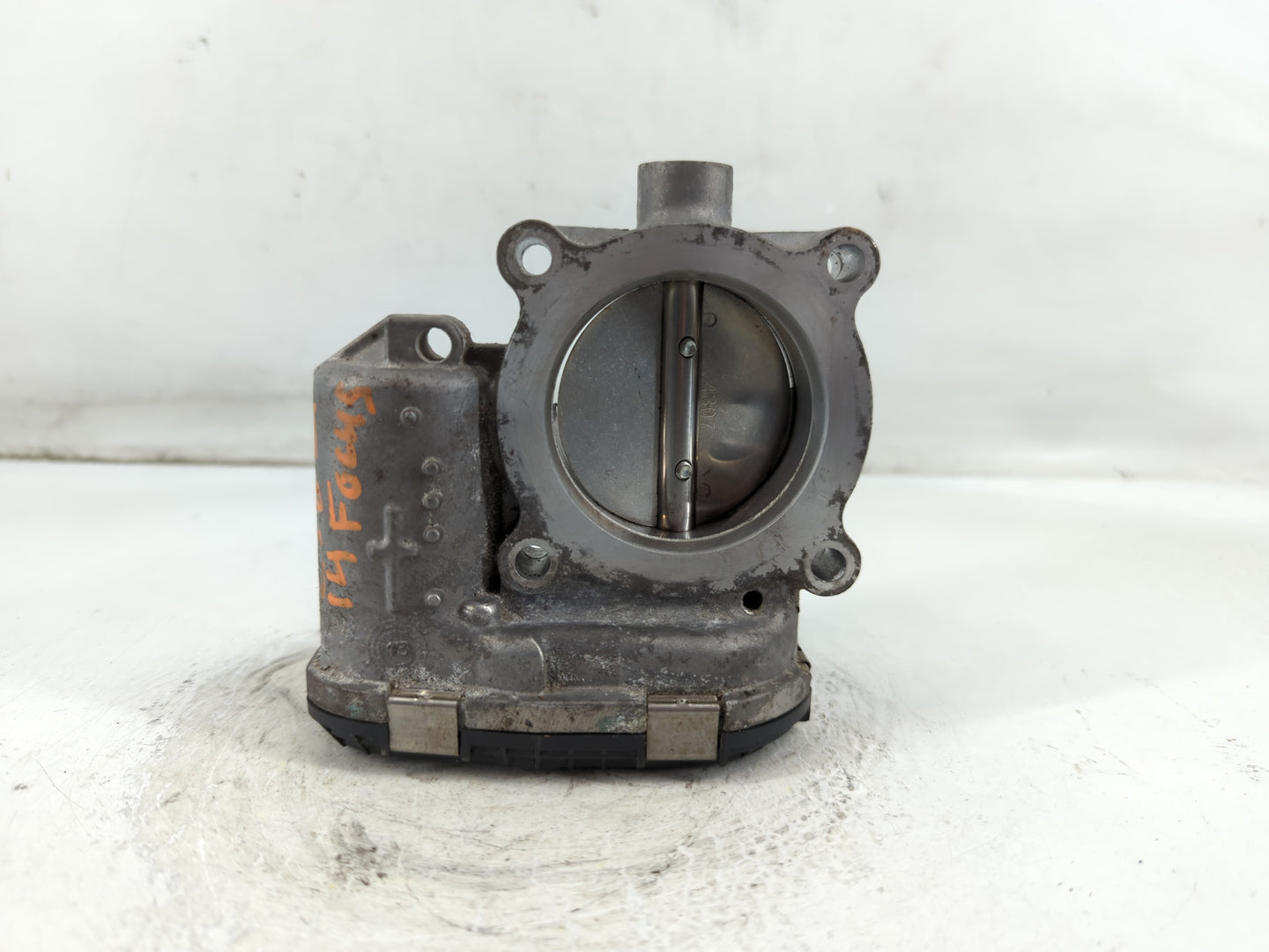 2014-2018 Ford Focus Throttle Body P/N:DS7E-9F991-BB Fits Fits 2014 2015 2016 2017 2018 2019 2020 2021 2022 OEM Used Auto Pa