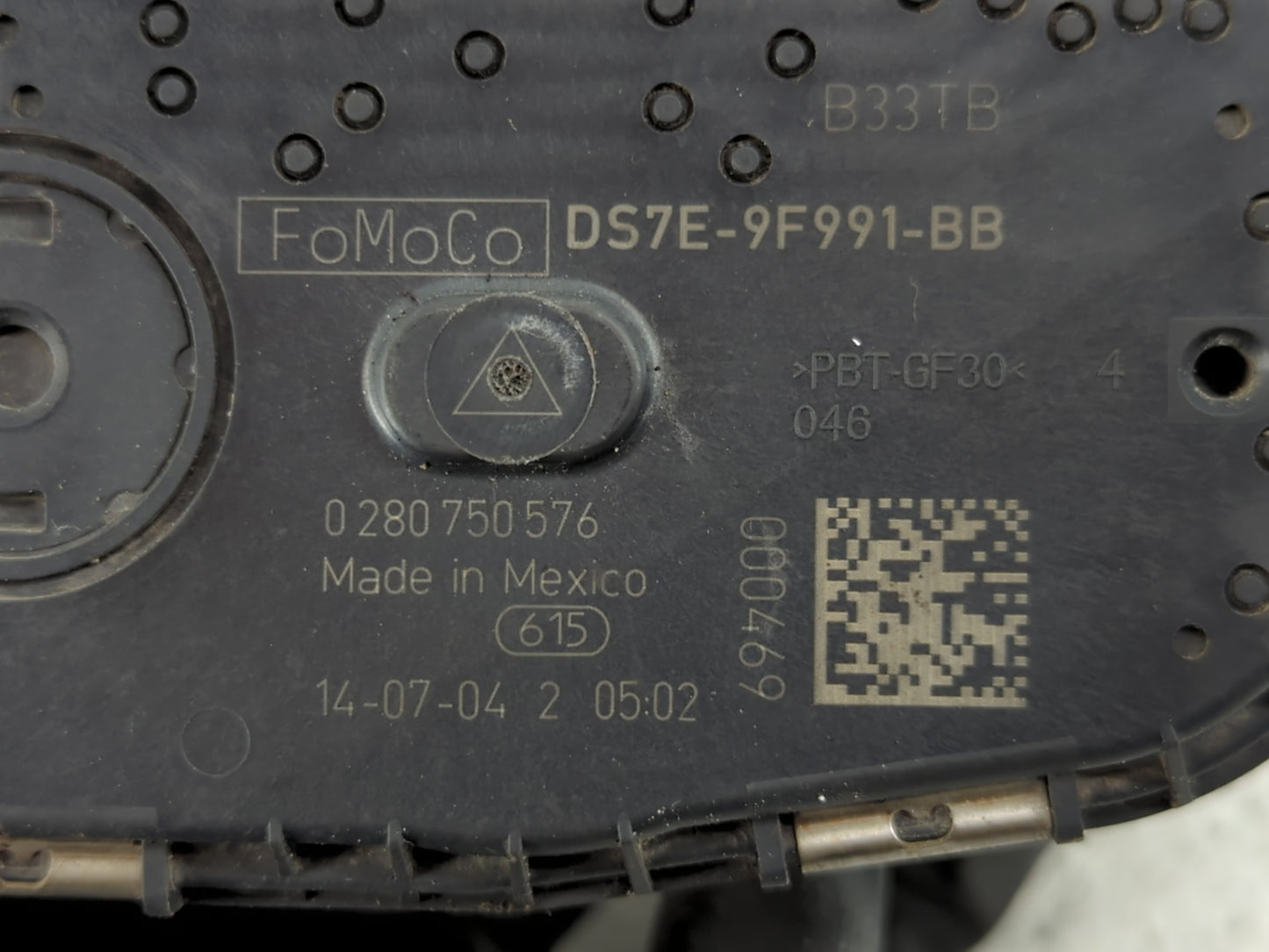 2014-2018 Ford Focus Throttle Body P/N:DS7E-9F991-BB Fits Fits 2014 2015 2016 2017 2018 2019 2020 2021 2022 OEM Used Auto Pa