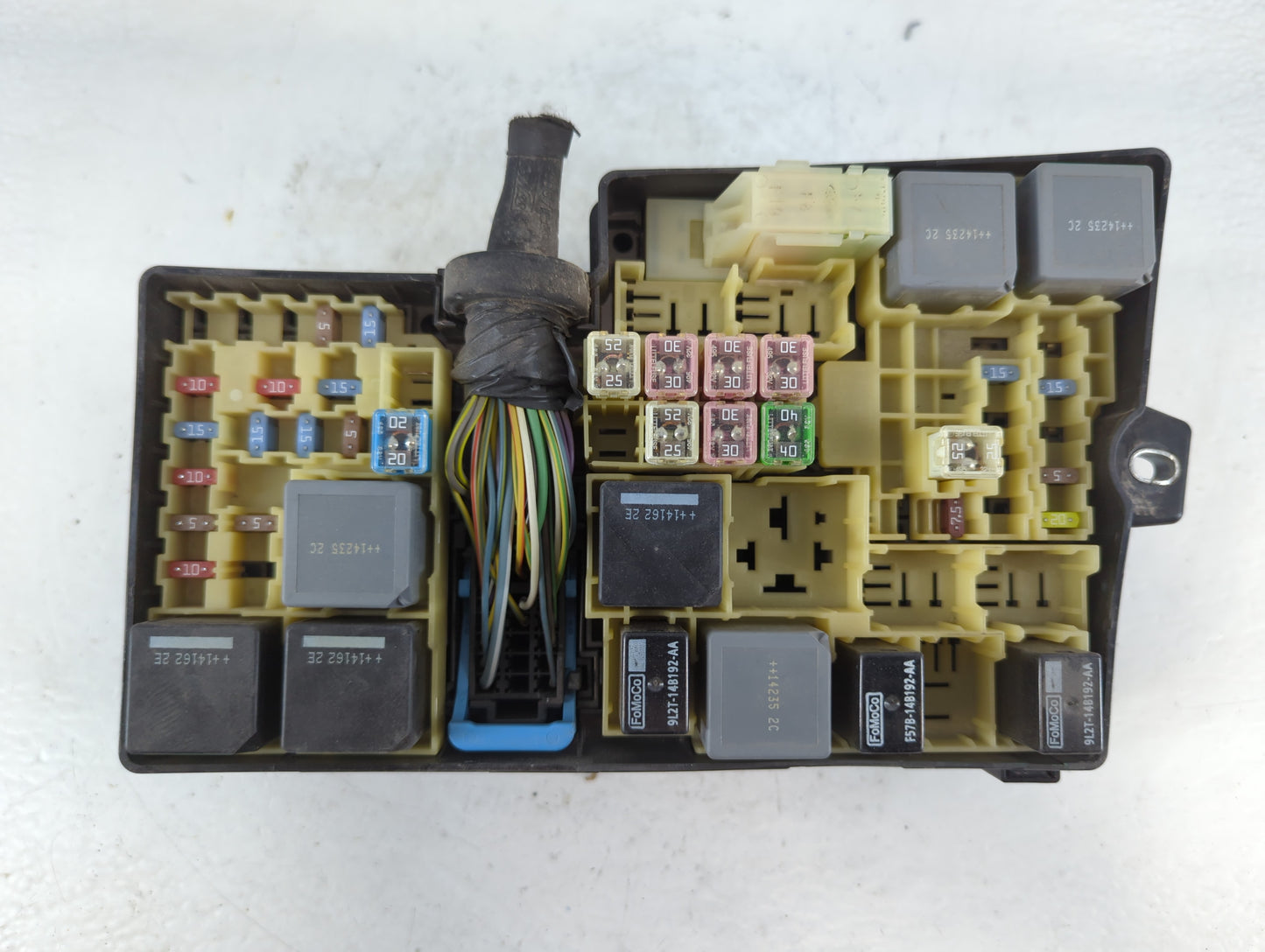 2012-2014 Ford Focus Fusebox Fuse Box Panel Relay Module P/N:AV6T-14A067-AD Fits Fits 2012 2013 2014 OEM Used Auto Parts - O