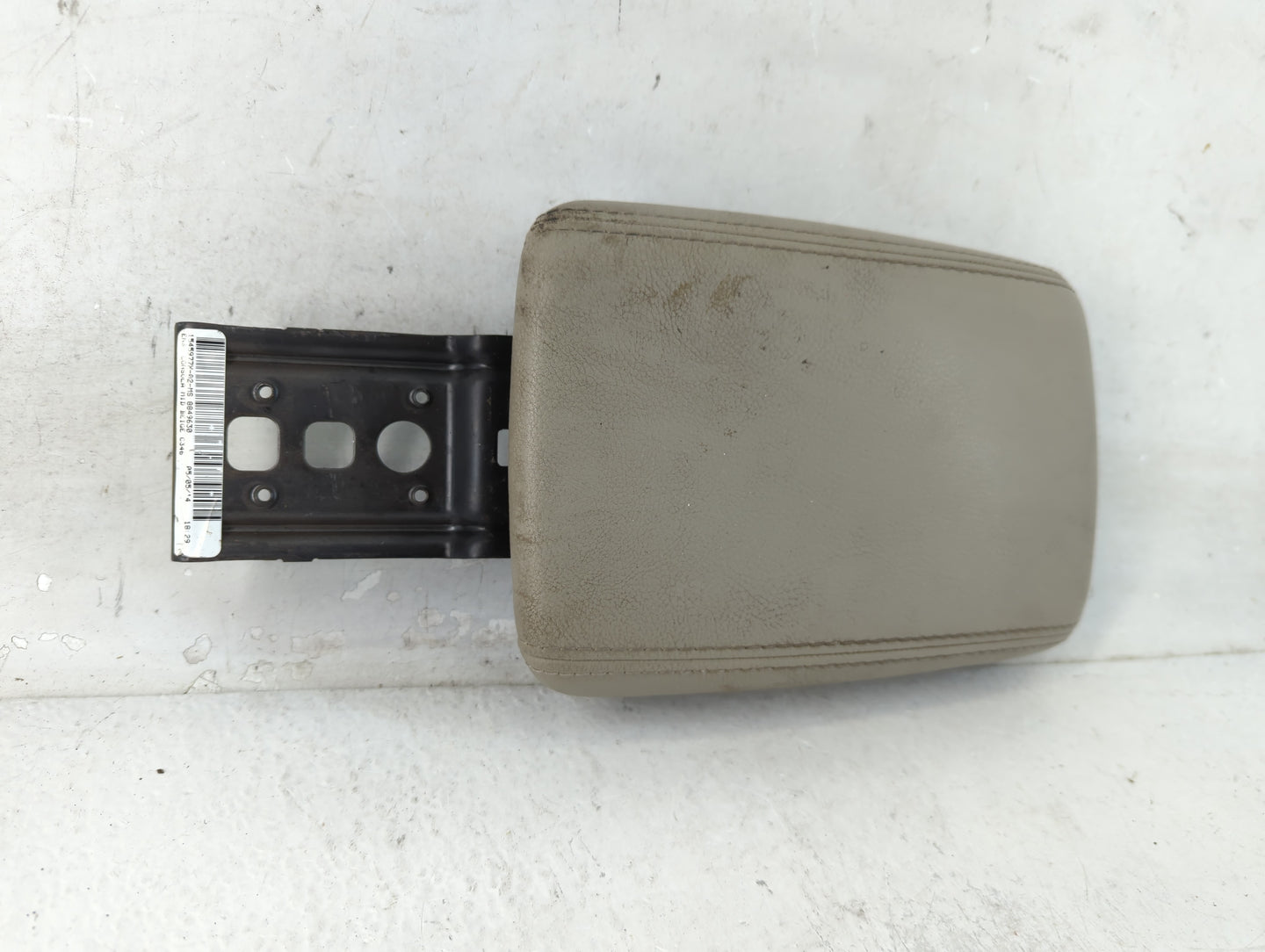 2014 Ford Focus Center Console Armrest Cover Lid Fits OEM Used Auto Parts - Oemusedautoparts1.com
