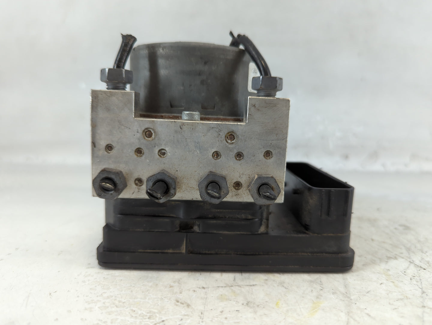 2014 Ford Fusion ABS Pump Control Module Replacement P/N:GG98-2C555-AB Fits OEM Used Auto Parts - Oemusedautoparts1.com