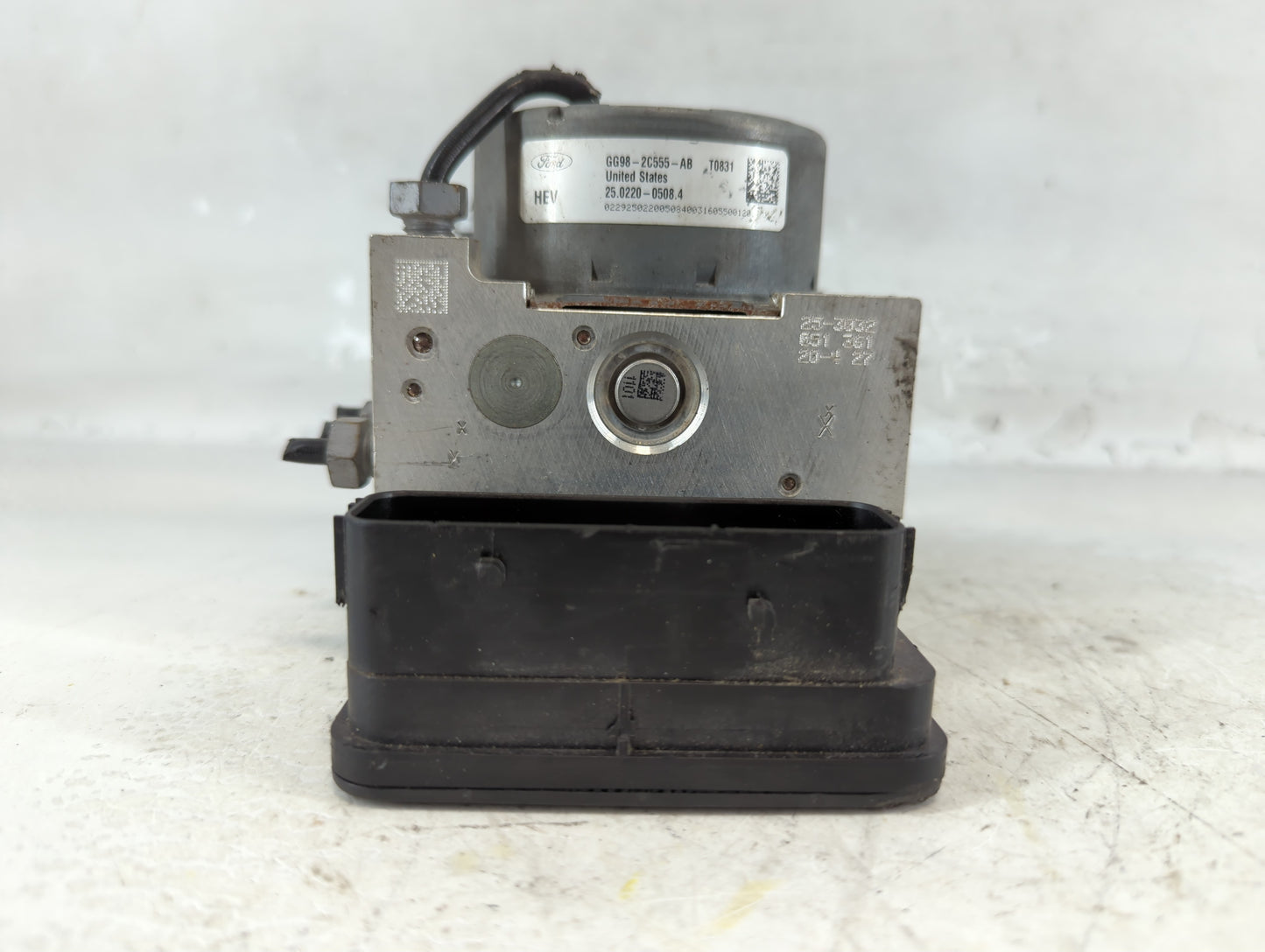 2014 Ford Fusion ABS Pump Control Module Replacement P/N:GG98-2C555-AB Fits OEM Used Auto Parts - Oemusedautoparts1.com