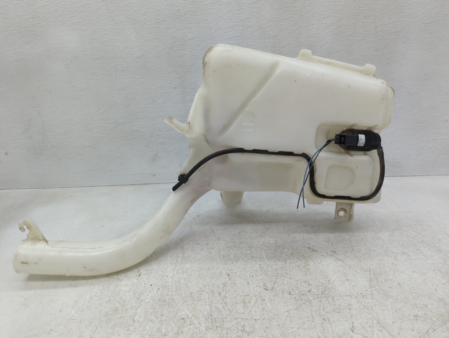 2013-2014 Ford Fusion Windshield Washer Fluid Reservoir Bottle Oem - Oemusedautoparts1.com