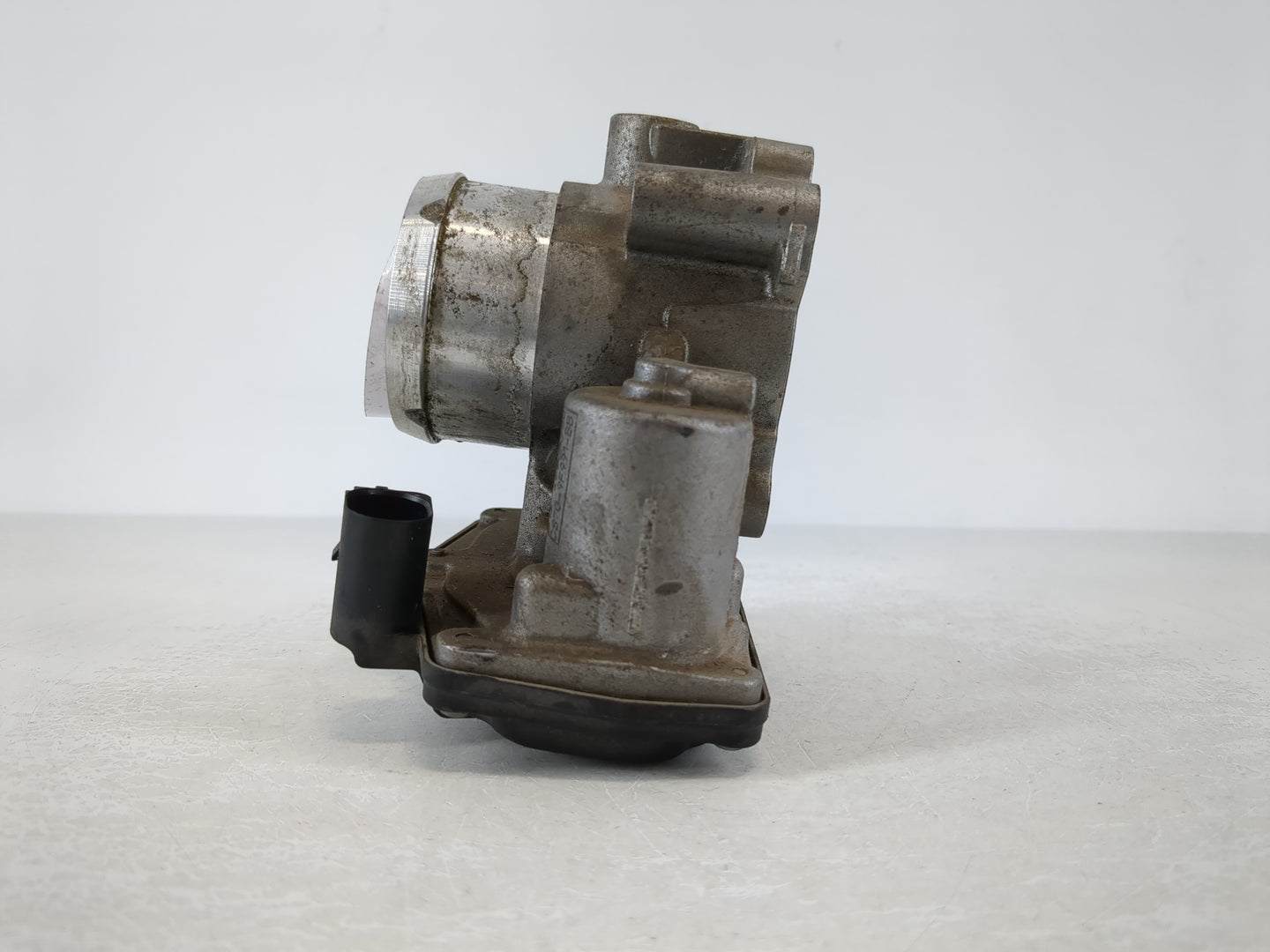 2014-2020 Ford Fusion Throttle Body P/N:DS7G-9F991-BB Fits Fits 2014 2015 2016 2017 2018 2019 2020 OEM Used Auto Parts - Oem