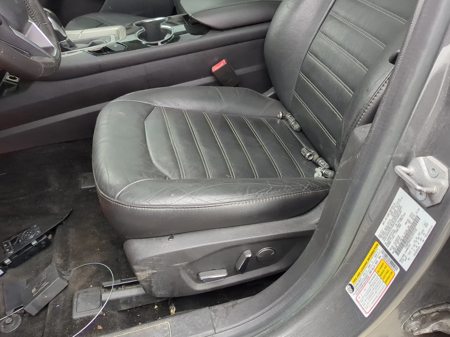 2013-2014 Ford Fusion Driver Front Seat Oem - Oemusedautoparts1.com