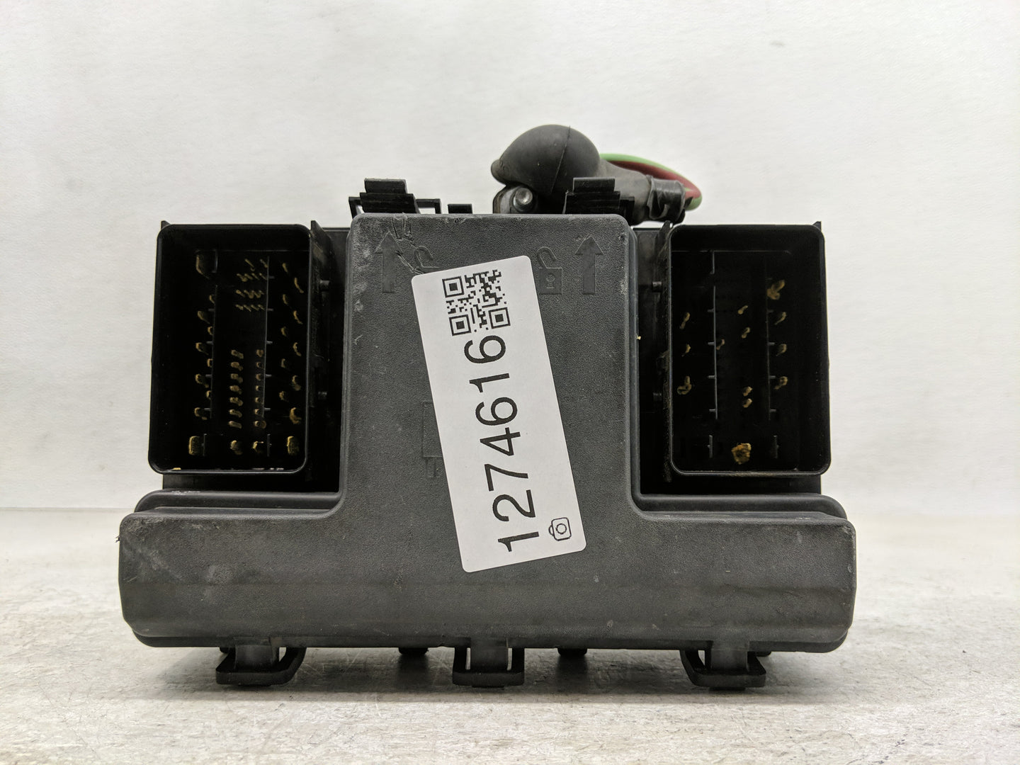 2013-2014 Ford Fusion Fusebox Fuse Box Panel Relay Module P/N:DG9T14A067BF Fits Fits 2013 2014 OEM Used Auto Parts - Oemused