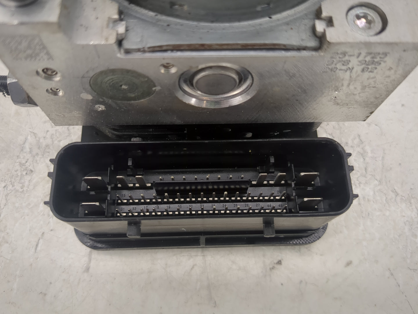 2014-2016 Ford Fusion ABS Pump Control Module Replacement P/N:EG9C-2C405-AC EG9C-2C219-AA Fits Fits 2014 2015 2016 OEM Used 
