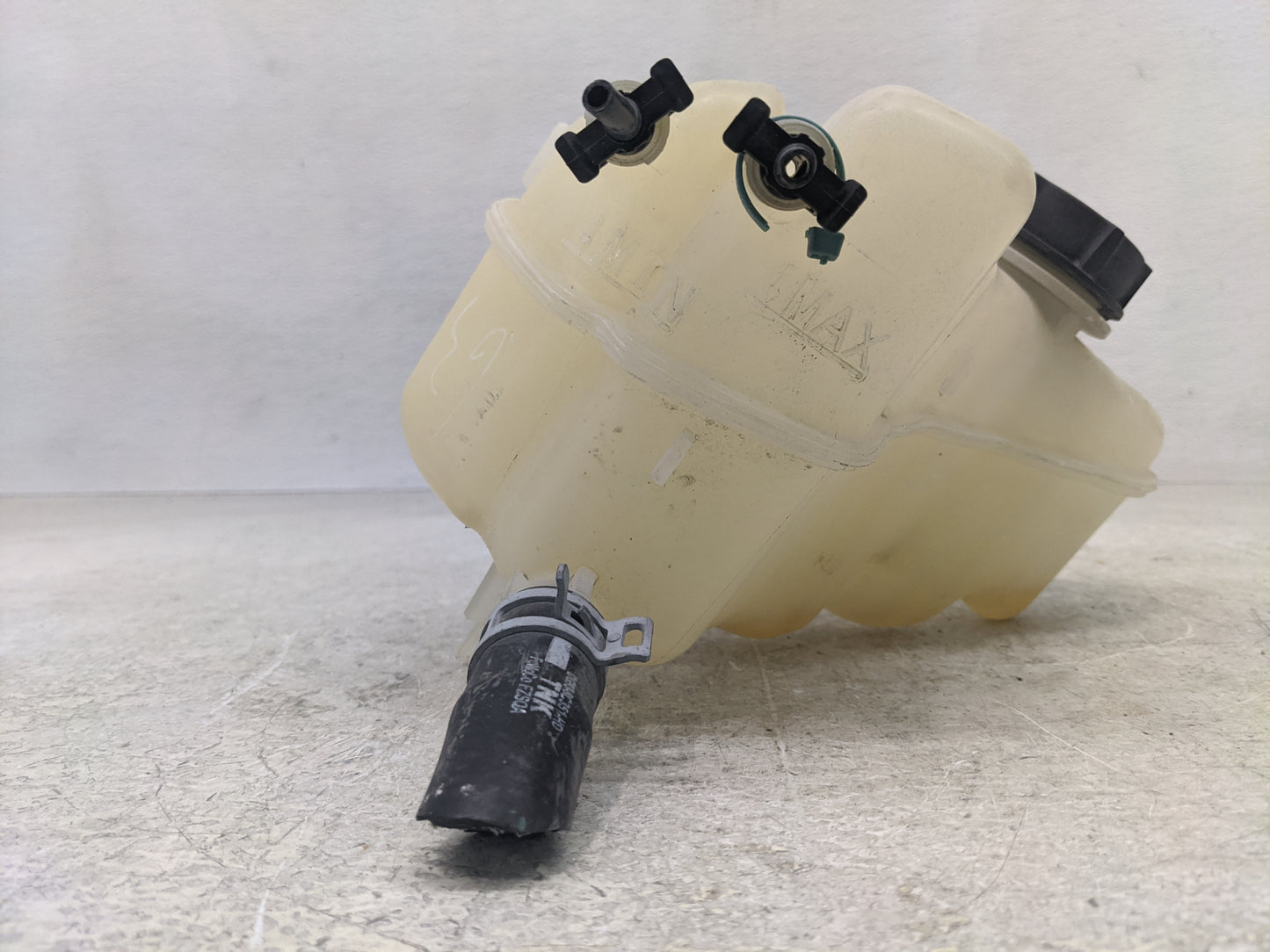 2013-2016 Ford Fusion Radiator Coolant Overflow Expansion Tank Bottle 1367037 - Oemusedautoparts1.com