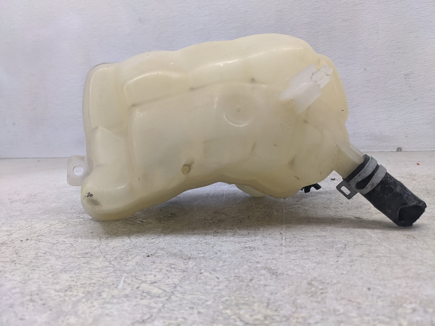 2013-2016 Ford Fusion Radiator Coolant Overflow Expansion Tank Bottle 1367037 - Oemusedautoparts1.com