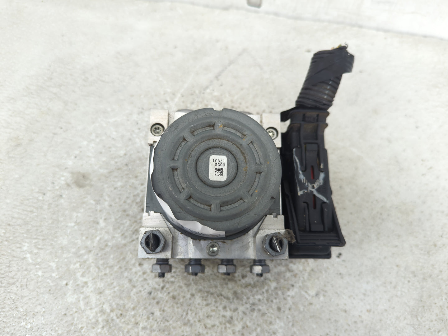 2014-2016 Ford Fusion ABS Pump Control Module Replacement P/N:DG9C-2C405-DF Fits Fits 2014 2015 2016 OEM Used Auto Parts - O