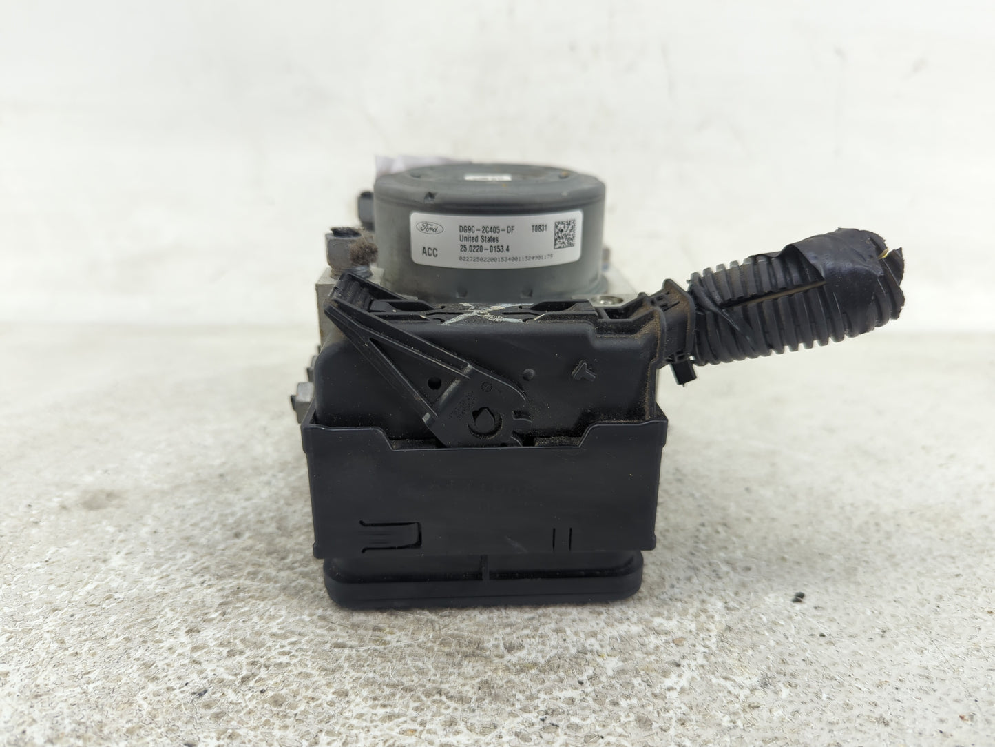 2014-2016 Ford Fusion ABS Pump Control Module Replacement P/N:DG9C-2C405-DF Fits Fits 2014 2015 2016 OEM Used Auto Parts - O