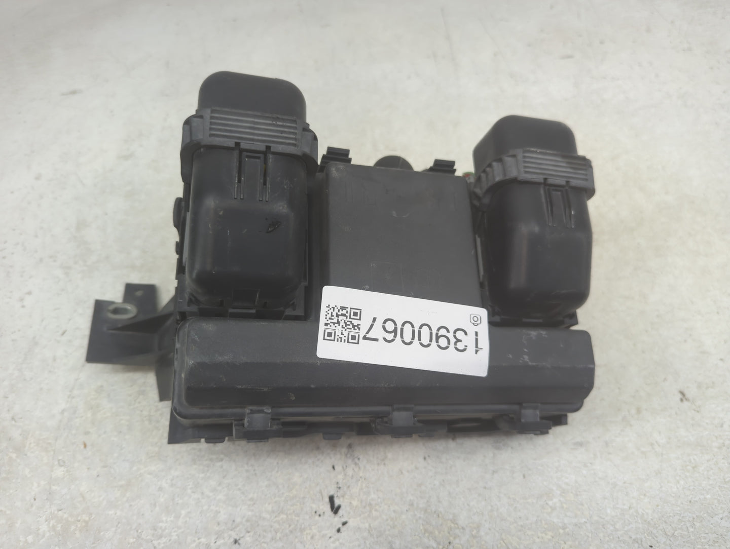 2013-2014 Ford Fusion Fusebox Fuse Box Panel Relay Module P/N:DG9T14A075AA Fits Fits 2013 2014 OEM Used Auto Parts - Oemused