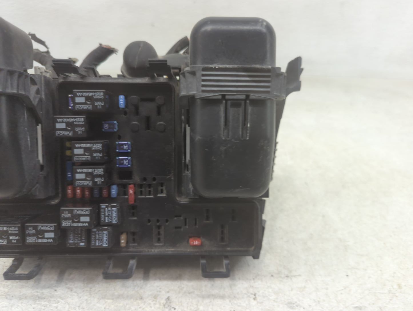 2013-2014 Ford Fusion Fusebox Fuse Box Panel Relay Module P/N:DG9T14A075AA Fits Fits 2013 2014 OEM Used Auto Parts - Oemused