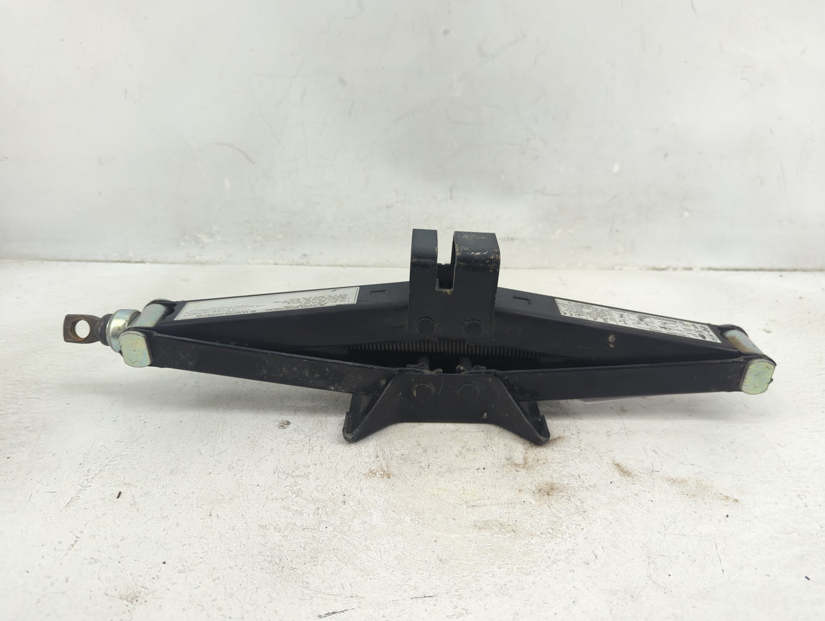 2014 Ford Fusion Spare Scissor Car Jack 1390222 - Oemusedautoparts1.com