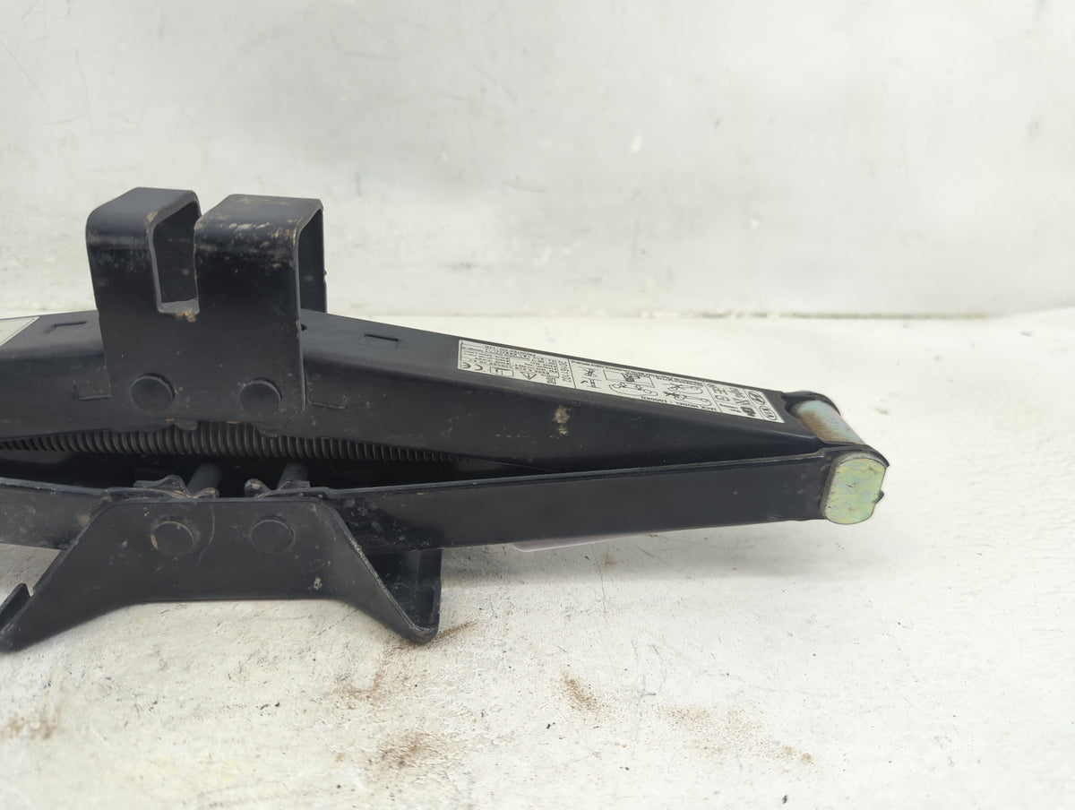 2014 Ford Fusion Spare Scissor Car Jack 1390222 - Oemusedautoparts1.com