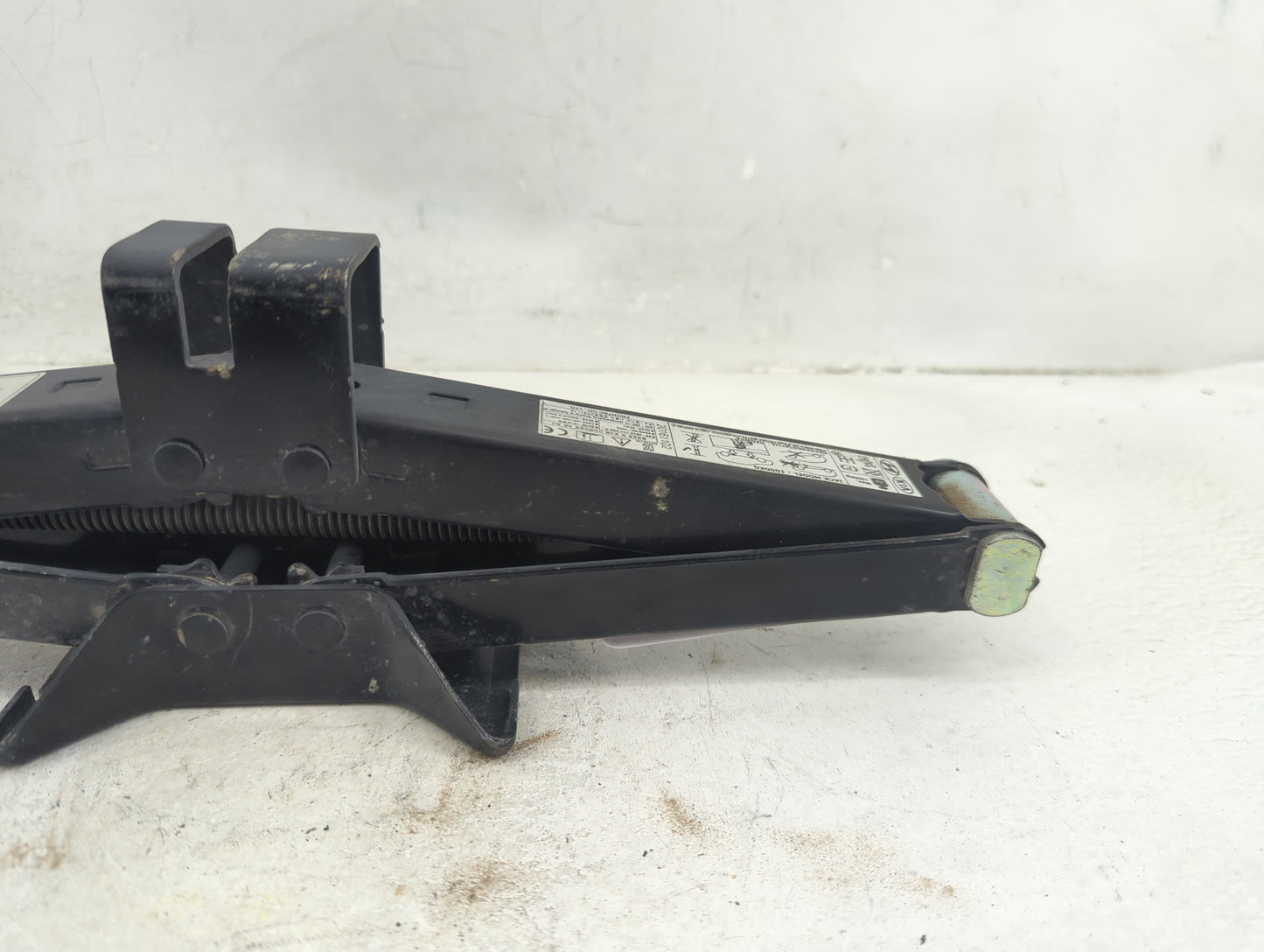 2014 Ford Fusion Spare Scissor Car Jack 1390222 - Oemusedautoparts1.com