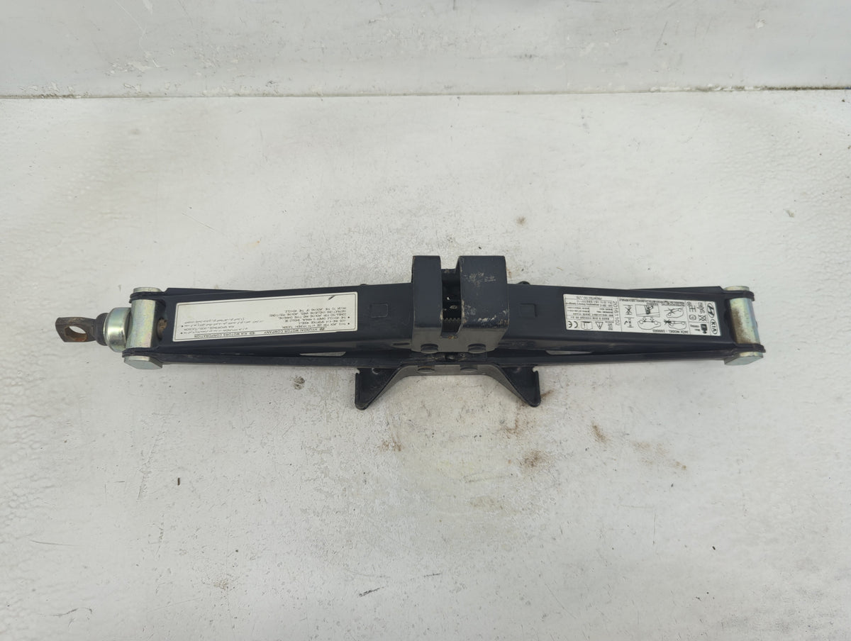 2014 Ford Fusion Spare Scissor Car Jack 1390222 - Oemusedautoparts1.com