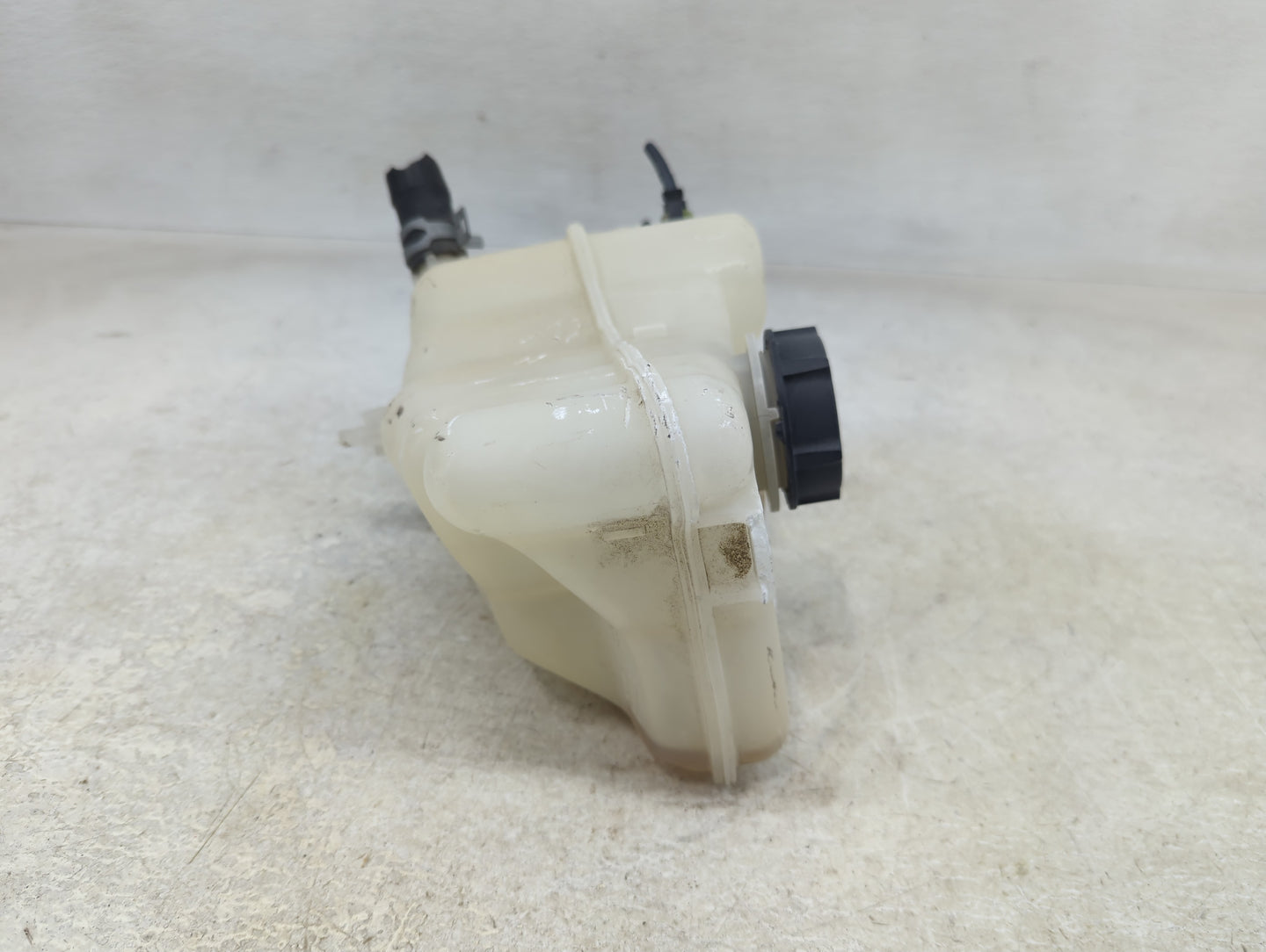 2013-2016 Ford Fusion Radiator Coolant Overflow Expansion Tank Bottle 1390589 - Oemusedautoparts1.com