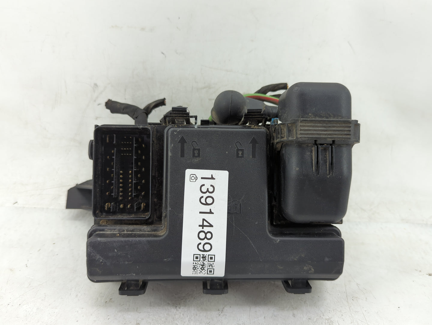 2013-2014 Ford Fusion Fusebox Fuse Box Panel Relay Module P/N:DG9T14A075AA Fits Fits 2013 2014 OEM Used Auto Parts - Oemused