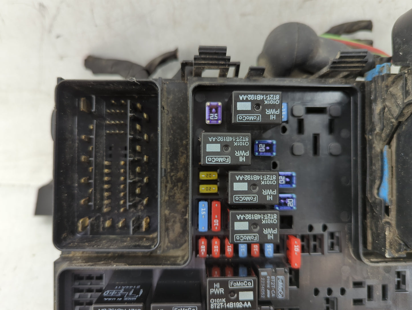 2013-2014 Ford Fusion Fusebox Fuse Box Panel Relay Module P/N:DG9T14A075AA Fits Fits 2013 2014 OEM Used Auto Parts - Oemused