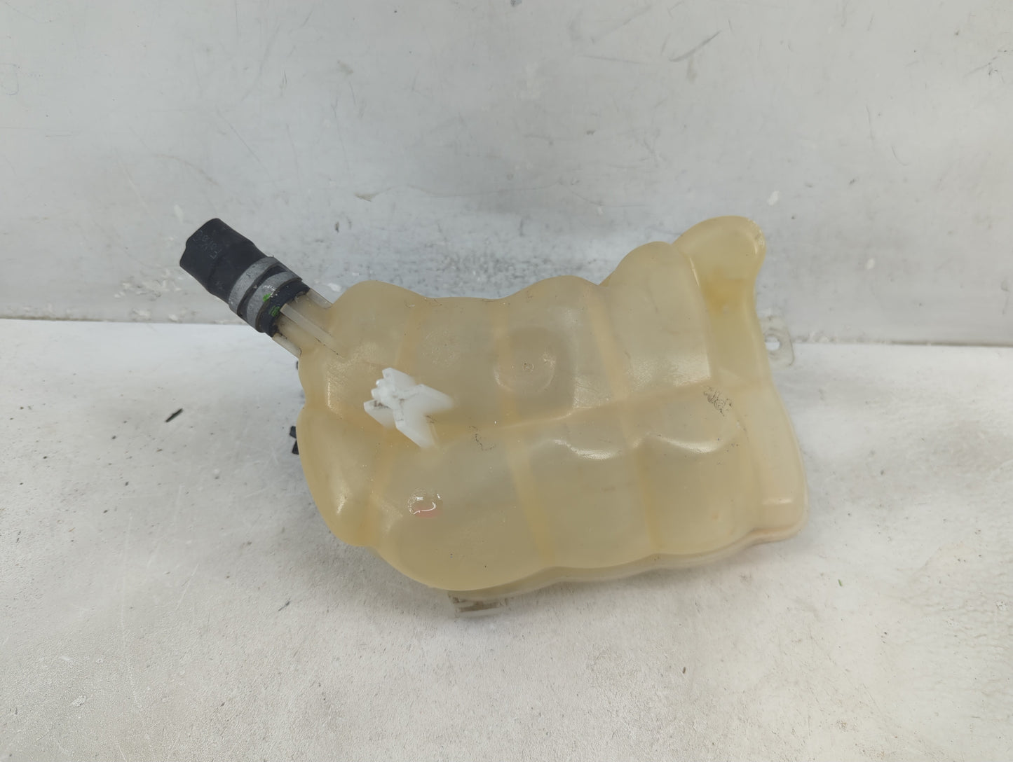 2013-2016 Ford Fusion Radiator Coolant Overflow Expansion Tank Bottle - Oemusedautoparts1.com