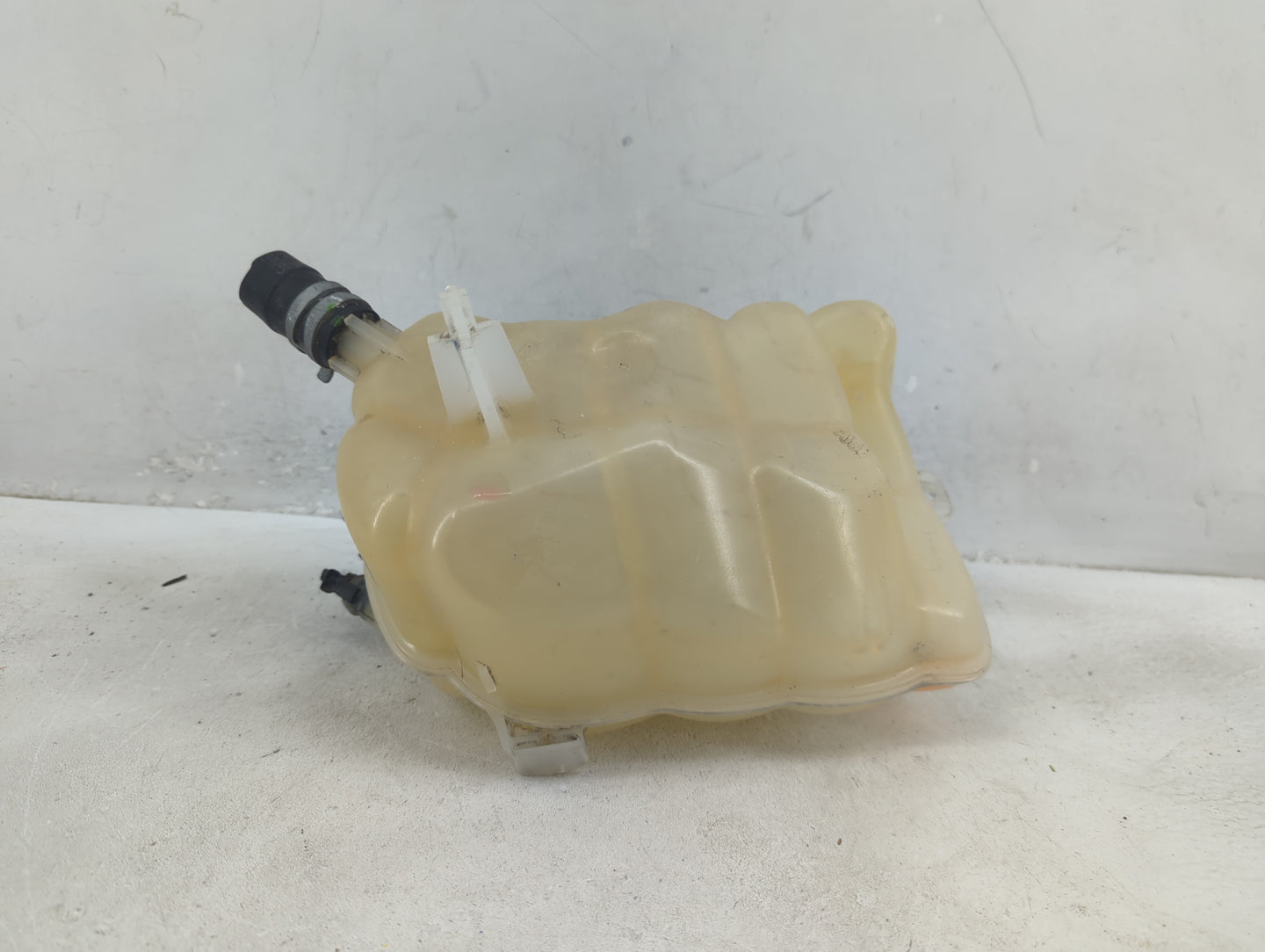 2013-2016 Ford Fusion Radiator Coolant Overflow Expansion Tank Bottle 1410027 - Oemusedautoparts1.com