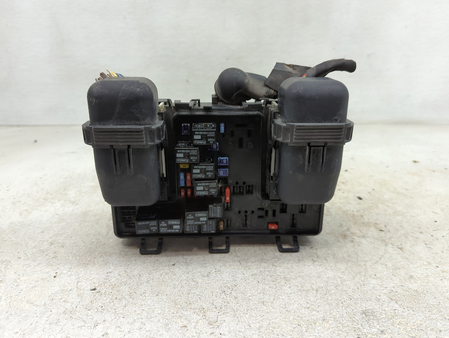 2013-2014 Ford Fusion Fusebox Fuse Box Panel Relay Module P/N:DG9T14A067BF Fits Fits 2013 2014 OEM Used Auto Parts - Oemused