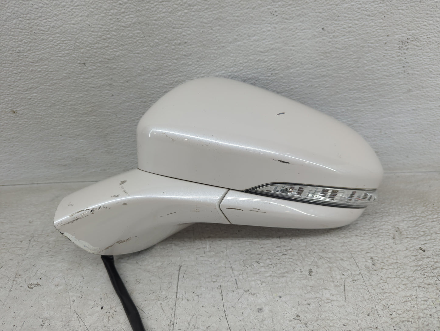 2013-2014 Ford Fusion Driver Side View Mirror - Left Door Mirror OEM Used - Oemusedautoparts1.com