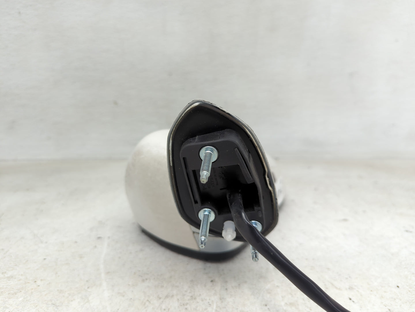 2013-2014 Ford Fusion Driver Side View Mirror - Left Door Mirror OEM Used - Oemusedautoparts1.com