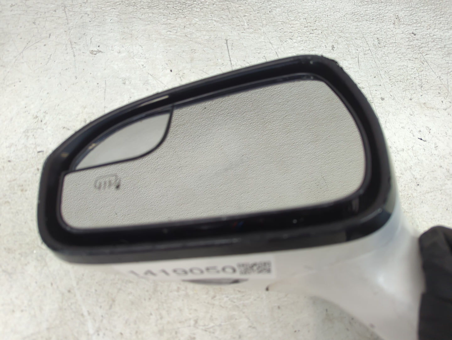 2013-2014 Ford Fusion Driver Side View Mirror - Left Door Mirror OEM Used - Oemusedautoparts1.com