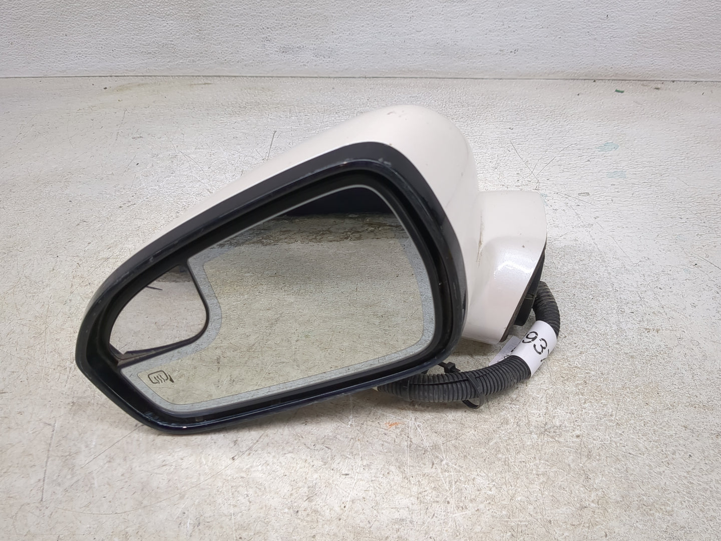 2013-2014 Ford Fusion Driver Side View Mirror - Left Door Mirror OEM Used - Oemusedautoparts1.com