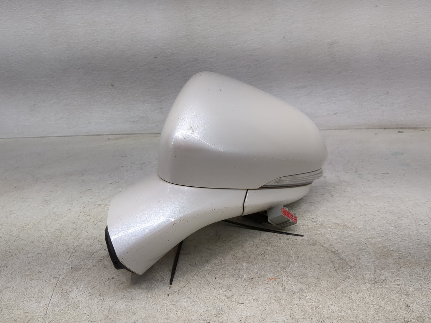 2013-2014 Ford Fusion Driver Side View Mirror - Left Door Mirror OEM Used - Oemusedautoparts1.com