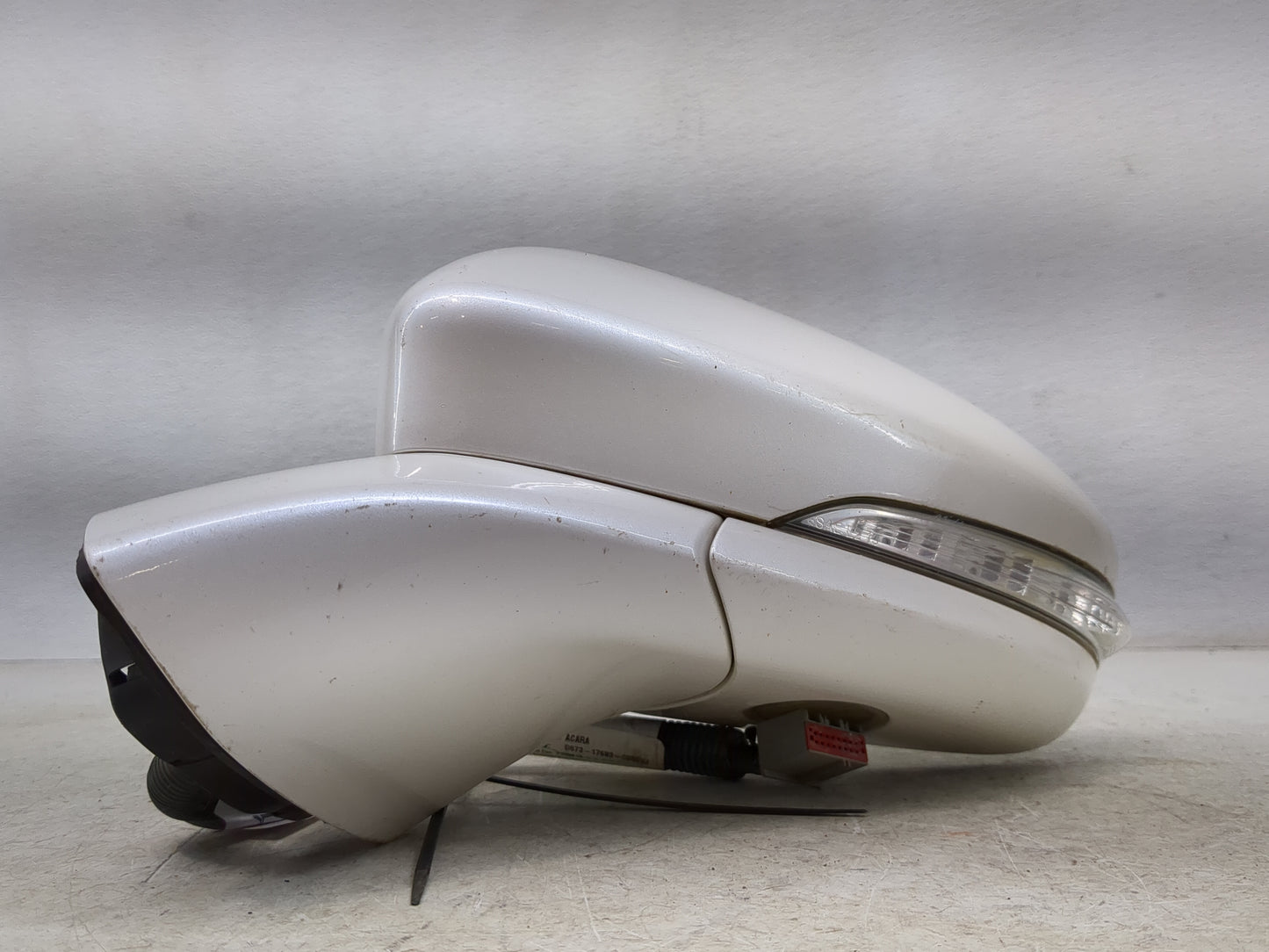 2013-2014 Ford Fusion Driver Side View Mirror - Left Door Mirror OEM Used - Oemusedautoparts1.com