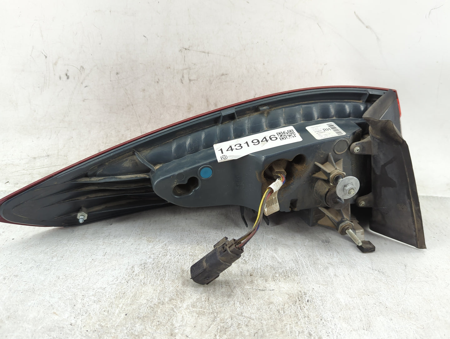 2013-2016 Ford Fusion Tail Light Assembly Passenger Right OEM P/N:DS73-13404-AM Fits Fits 2013 2014 2015 2016 OEM Used Auto 